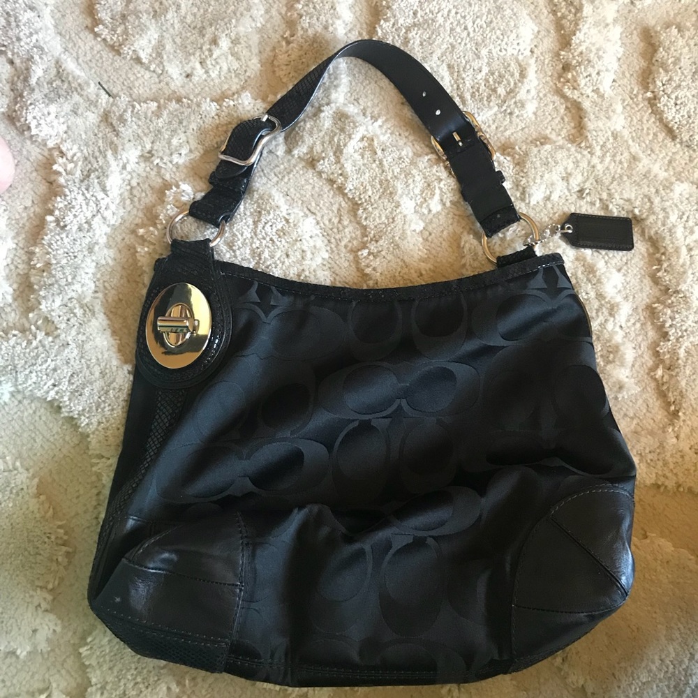 🍀🖤Coach Black Monogram Hobo- medium 🖤🍀